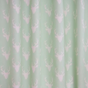 jongenskamer, babykamer, mint, mint stof, hert, herten, wit, meisjeskamer, meisje, kinderstof, kindergordijnen, gordijnen, stoffen, okika, gordijnstof voor gordijnen, gordijn, kinderkamer, raamdecoratie, kamerhoog, verduisterend