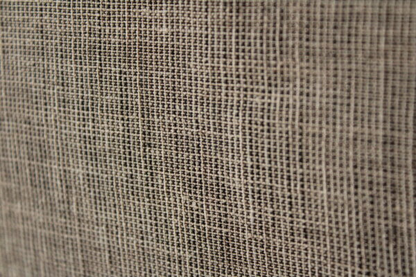 Details van inbetween taupe gordijn, JC2463, met een hoogwaardige stof en mooie structuur.