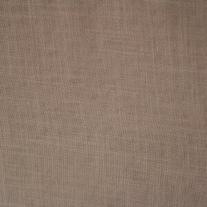 Detail van het oud roze Vitrage gordijn, toont de lichte textuur en charmante tint.