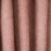 Oud roze Imperial gordijn, soepel hangend, ideaal voor een zachte, uitnodigende ambiance.