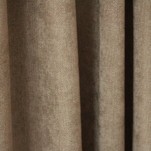 Set van soft taupe Imperial gordijnen, perfect voor een verfijnd en warm interieur.