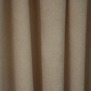 et van ivoorkleurige Imperial gordijnen, perfect voor een elegant en licht interieur.