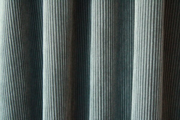 Petrolkleurige Corduroy gordijnen, met een combinatie van stijl en comfort voor elke ruimte.