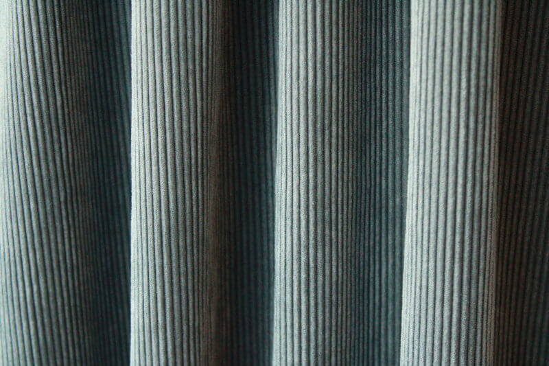 Petrolkleurige Corduroy gordijnen, met een combinatie van stijl en comfort voor elke ruimte.