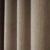 Taupekleurig Corduroy gordijn, JC2409 elegant vallend, perfect voor een neutrale en moderne interieurstijl.