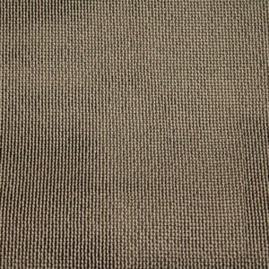 Detail van inbetween metallic taupe gordijn, JC2475, neutrale tint met een elegante metallic afwerking.