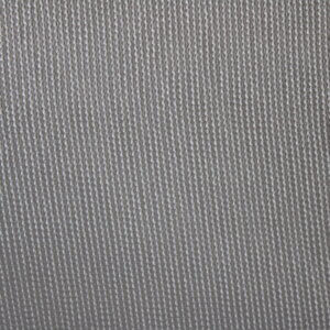 Patroon van zilveren inbetween metallic gordijnen, productcode JC2471, met een licht reflecterend effect.