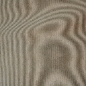 Crèmekleurige Corduroy stof, jc2410 van okika. Zacht en elegant met een lichte glans voor een verfijnde uitstraling.