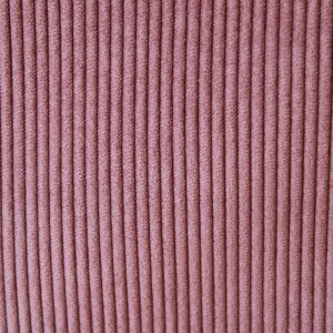 rib patroon op donker roze Corduroy stof, jc2404 van okika, subtiel en elegant.