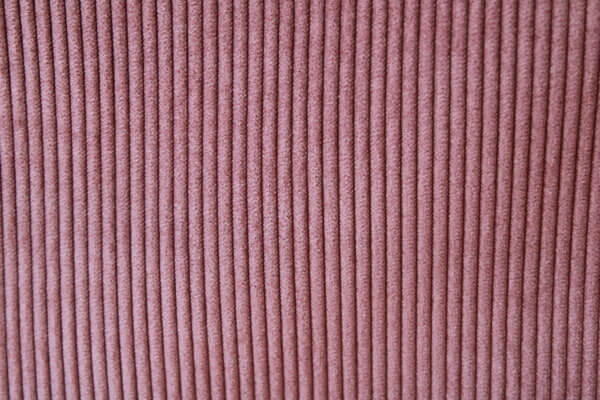 rib patroon op donker roze Corduroy stof, jc2404 van okika, subtiel en elegant.