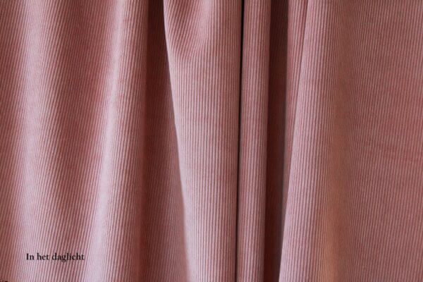 Oud roze Corduroy gordijnen, JC2403 Okika. Perfect voor een klassieke en romantische inrichting.
