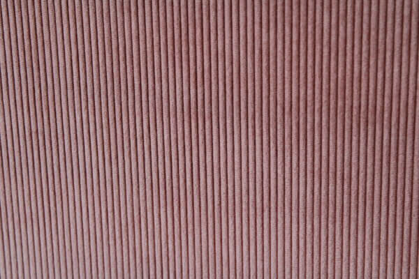 Subtiel ribbelpatroon op de oud roze Corduroy stof, jc2404 van okika, voor een elegante uitstraling.