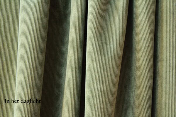 Zeegroene Corduroy gordijnen, jc2406 okika. Een elegante keuze voor een frisse en rustgevende sfeer.