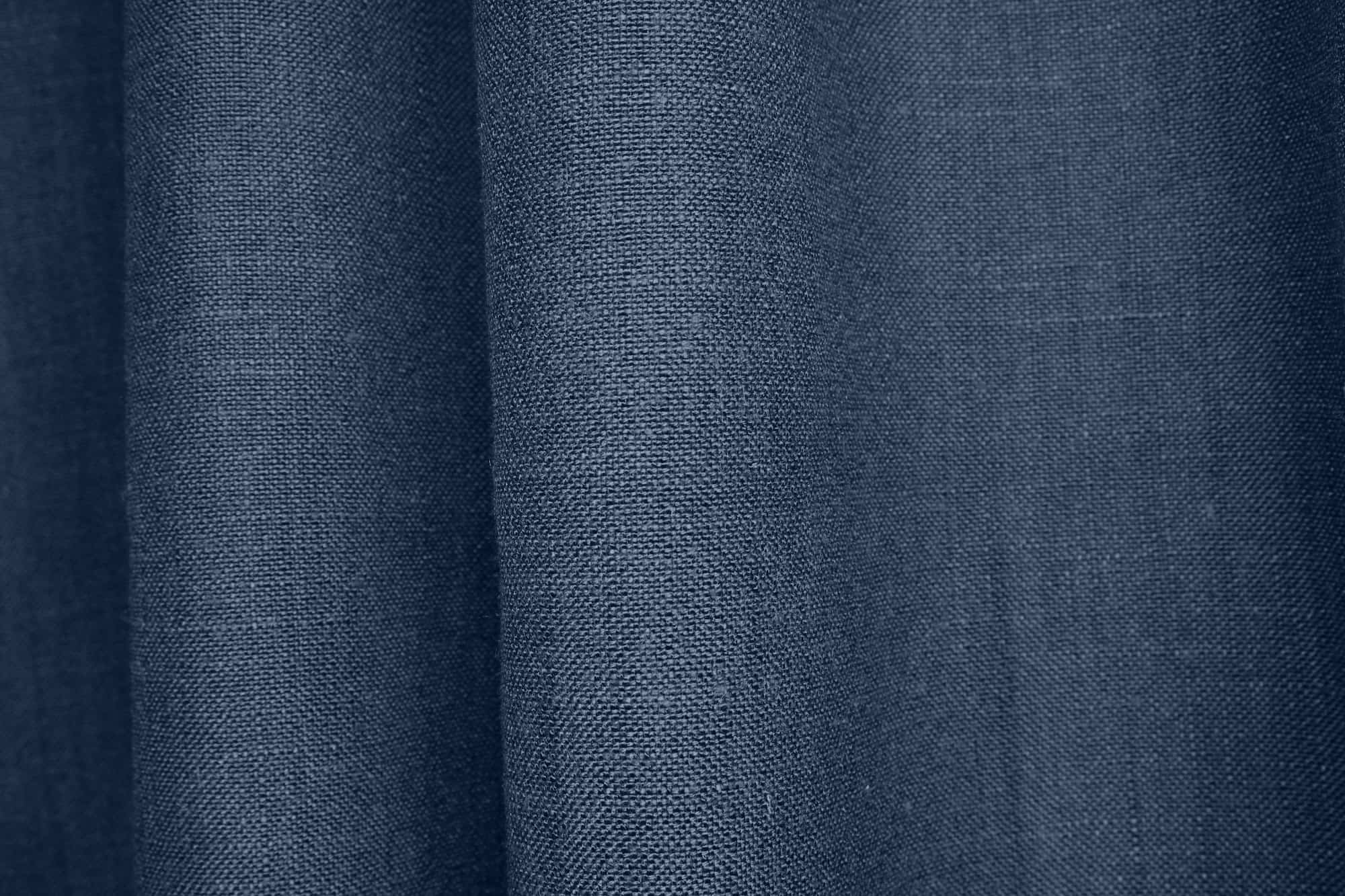 donker blauwe gordijnen van de elegance lijn, semi licht doorlatende overgordijnen. zware stof, perfect op maat gemaakt. okika jc2456