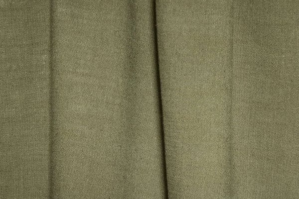 Sfeerfoto van groene gordijnen uit de Elegance collectie jc 2555 van okika