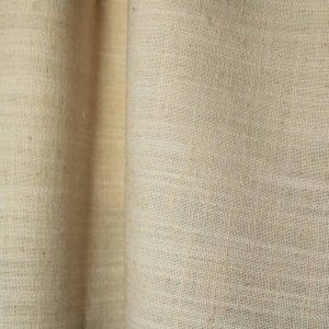 Sfeervolle ivoorkleurige gordijnen uit de Elegance collectie (JC2450) met zachte, semi-lichtdoorlatende stof. gordijnen op maat