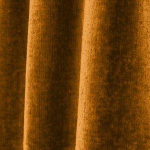 Okergeel teddy gordijn BB2412 van Okika, op maat gemaakt. De dikke, zachte teddy velours geeft deze gordijnen een warme uitstraling met een speelse retro-touch – ideaal voor een gezellig en stijlvol interieur.