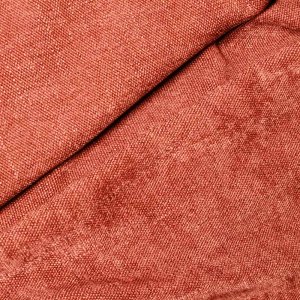 Terrakleurige Imperial-gordijnstof in close-up met zichtbare stof structuur en weving