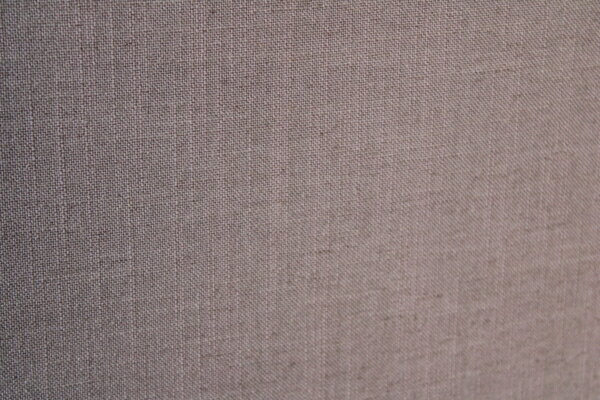 Elegance gordijnstof in paars, model JC2460 van OKIKA, met luxe uitstraling en duurzame mix van polyester, viscose en linnen.