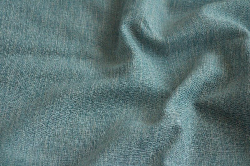Zen Weave Blauw inbetween vouwgordijn met zachte structuur en mooie lichtdoorlaat – elegante en duurzame raamdecoratie