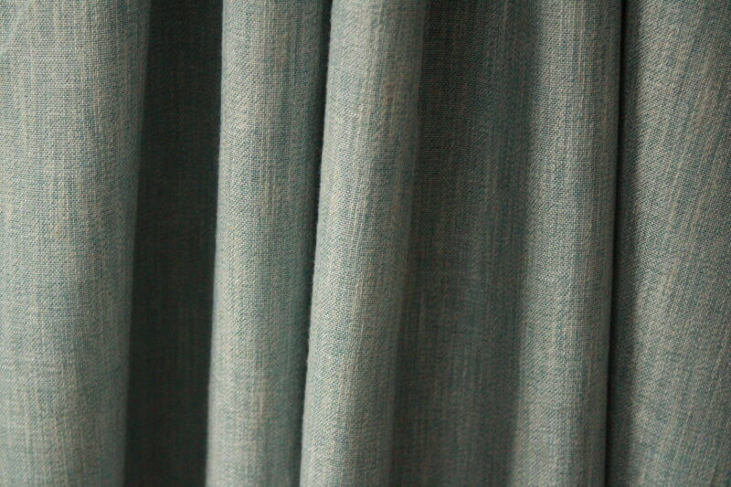 set van blauwe Zen Weave gordijnen, perfect voor een stijlvol en milieuvriendelijk interieur.