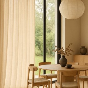 Inbetween gordijn Zen Weave in nude tint voor een licht en rustig interieur met zachte natuurlijke uitstraling