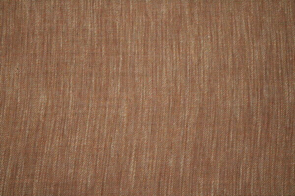 Effen nudekleurig Zen Weave gordijn, geweven met een fijne structuur voor een subtiele en verfijnde look.