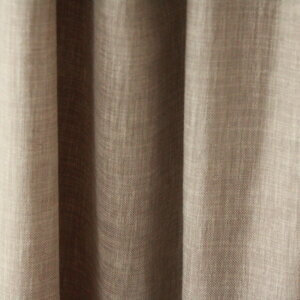 Set van soft taupekleurige Zen Weave gordijnen, perfect voor een verfijnde en milieuvriendelijke inrichting.