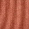 etail van Corduroy vouwgordijn in cognac met ribstructuur, gemaakt van polyester voor een stijlvolle, warme uitstraling in moderne interieurs