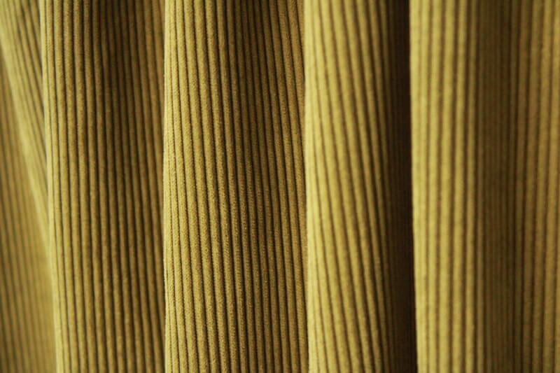 Olijfgroen Corduroy gordijn, jc2407 van okika, met een luxe uitstraling en soepel vallend.