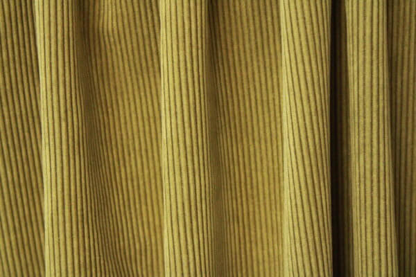 Olijfgroene Corduroy gordijnen, jc2407 van okika. Perfect voor een natuurlijke en warme sfeer in het interieur.
