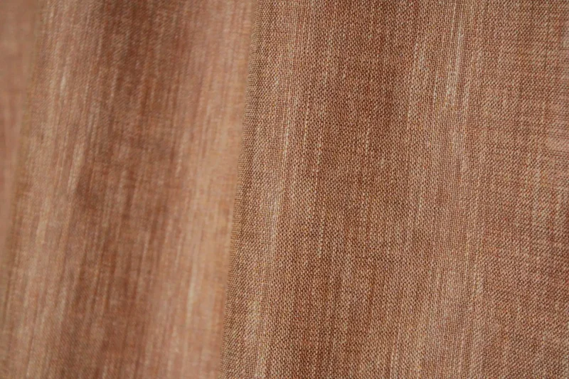 Sfeerfoto van nude inbetween gordijnen uit de Zenweave collectie JC2488, lichtdoorlatend en perfect voor een zachte, elegante uitstraling.