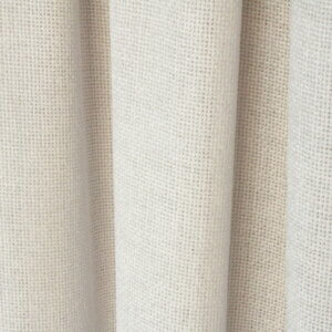 Soft silk inbetween gordijn in parelwit, model JC2436, met een delicate uitstraling en subtiele lichtdoorlatendheid.