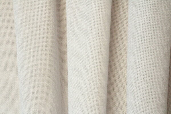 Soft silk inbetween gordijn in parelwit, model JC2436, met een delicate uitstraling en subtiele lichtdoorlatendheid.