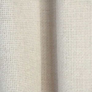 Soft silk inbetween gordijn in parelwit, model JC2436, met een detail van de stof, perfect voor woonkamer en slaapkamer