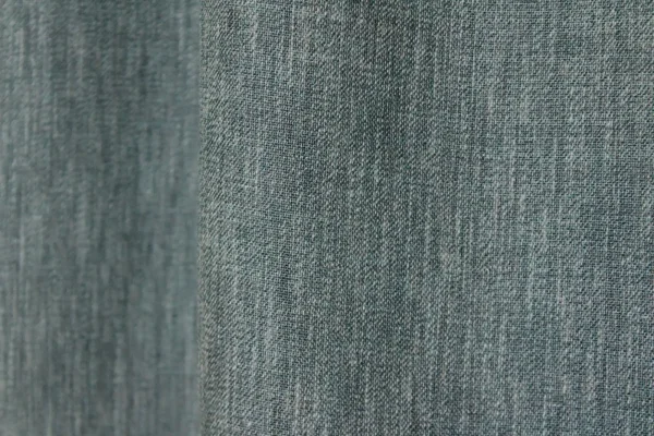Detailopname van het weefpatroon van de vintage groene inbetween gordijnen met een natuurlijke, elegante textuur.