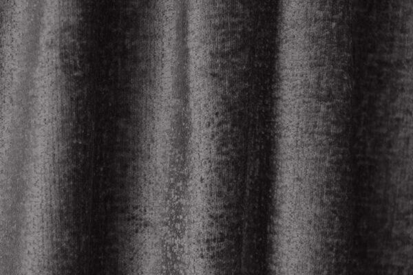 vintage velours gordijn in antracietkleur, model BB2414 'Okika'. De rijke, donkergrijze tint en zachte velourtextuur brengen een elegante en moderne sfeer in je interieur."