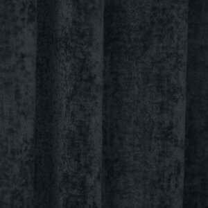 vintage velours gordijn in donkerblauw, model BB2413 'Okika'. De diepe, intense donkerblauwe kleur en luxe velourtextuur creëren een elegante en krachtige uitstraling in je interieur.
