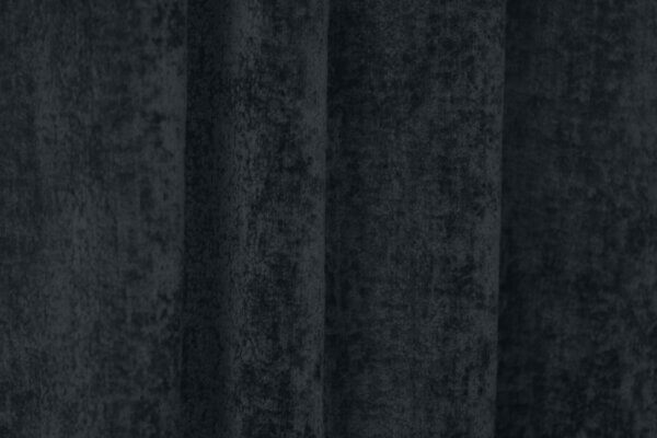 vintage velours gordijn in donkerblauw, model BB2413 'Okika'. De diepe, intense donkerblauwe kleur en luxe velourtextuur creëren een elegante en krachtige uitstraling in je interieur.