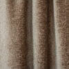 Viintage velours gordijn in een warme taupekleur, model BB2411 'Okika'. De subtiele, grijsbruine tint van taupe en de zachte velourtextuur creëren een elegante en rustige sfeer in je interieur.