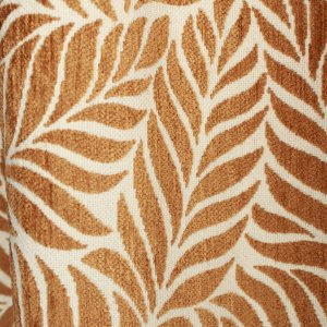 Jacquard chenille gordijnstof in cognac met ingeweven bladpatroon, patroon van de stof duidelijk zichtbaar