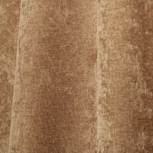 Warm taupe chenille gordijnstof in close-up, met de zachte krijtstructuur duidelijk zichtbaar.