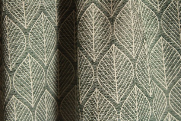 Bloemen gordijn met Scandinavisch design en natuurlijk groen blad patroon