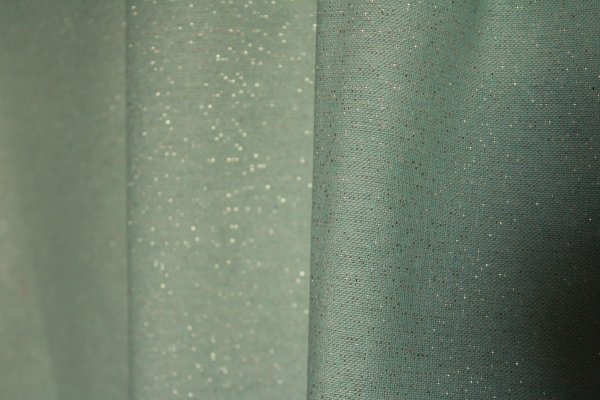 Patroon van lichtblauwe glitter gordijnen BB2444