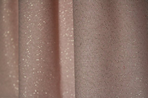 Detail van roze glitter gordijnen BB2443