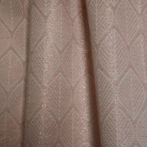 Fijne details van Scandinavische blaadjes op roze glitter gordijnstof
