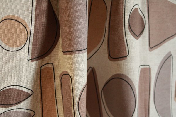 Stofdetails van gordijnen met abstracte vormen BB2500 okika