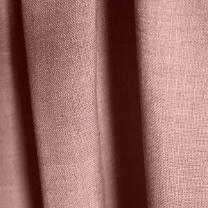 Detail van het patroon van roze gordijnen uit de Elegance collectie (JC2457) met een subtiel en stijlvol ontwerp, gemaakt van semi-lichtdoorlatende stof voor een warme sfeer. Gordijnen op maat bij okika