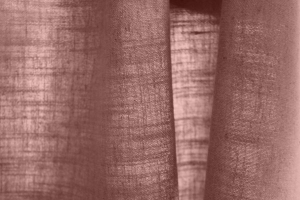 Roze gordijn stofdetail uit de Elegance collectie, semi-lichtdoorlatende structuur zorgt voor een levendig effect, type JC2457. gordijnen op maat