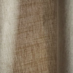 Stofdetail van zandkleurige gordijnen uit de Elegance collectie, type JC2451, gordijnen op maat van okika, zand gordijnen
